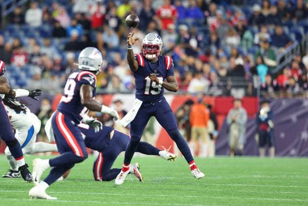 August 8, 2024; Foxborough, MA, USA; New England Patriots quarterback Joe Milton III (19) throws a pass during the NFL, American Football Herren, USA pre-season game between Carolina Panthers and New England Patriots in Foxborough, MA. CSM Foxborough United States - ZUMAc04_ 20240808_zma_c04_078 Copyright: xAnthonyxNesmithx