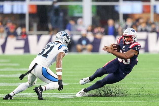 August 8, 2024; Foxborough, MA, USA; New England Patriots running back Kevin Harris (36) tries to avoid a tackle by Carolina Panthers cornerback Lamar Jackson (31) during the NFL, American Football Herren, USA pre-season game between Carolina Panthers and New England Patriots in Foxborough, MA. CSM Foxborough United States - ZUMAc04_ 20240808_zma_c04_084 Copyright: xAnthonyxNesmithx