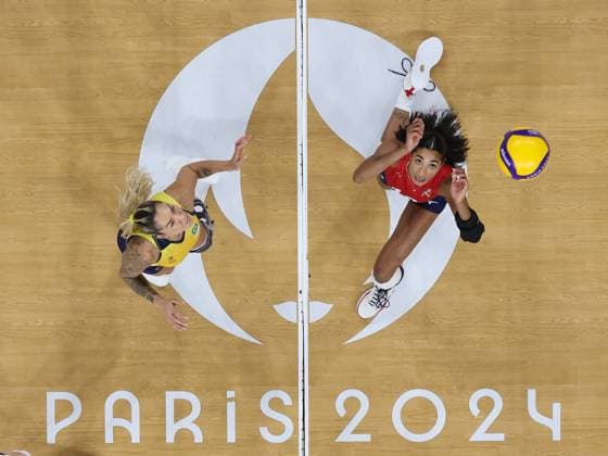 Bilder des Jahres 2024, Sport 08 August Sport Themen der Woche KW32 Sport Bilder des Tages (240808) -- PARIS, Aug. 8, 2024 -- Jordan Thompson (R) of the United States competes during the women s semifinal of volleyball between Brazil and the United States at the Paris 2024 Olympic Games, Olympische Spiele, Olympia, OS in Paris, France on Aug. 8, 2024. ) (PARIS2024) FRANCE-PARIS-OLY-VOLLEYBALL XuxZijian 