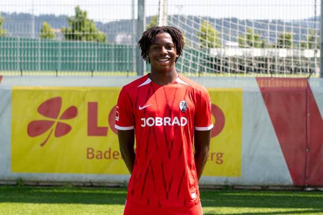 Johan Manzambi; SC Freiburg, 44; GER, SC Freiburg, 1.BL, Portraettermin 2024 2025, 08.08.2024, GER, SC Freiburg, 1.BL, Portraettermin 2024 2025, 08.08.2024 Freiburg *** Johan Manzambi SC Freiburg, 44 GER, SC Freiburg, 1 BL, Portraettermin 2024 2025, 08 08 2024, GER, SC Freiburg, 1 BL, Portraettermin 2024 2025, 08 08 2024 Freiburg Copyright: xEibner-Pressefoto WolfgangxFrankx EP_WFK