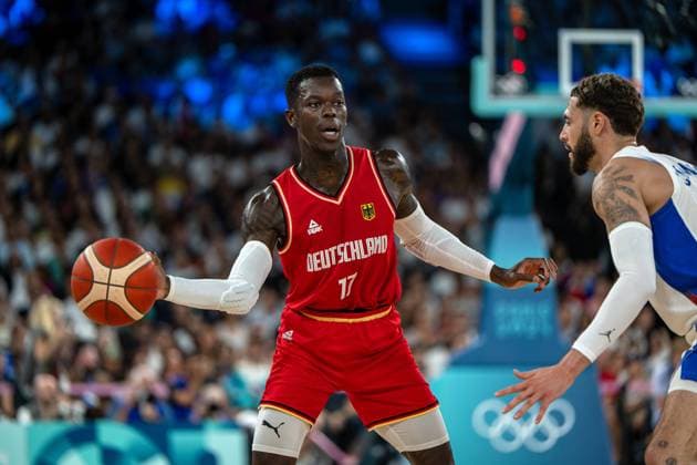 Olympische Spiele Paris 2024 Basketball Paris 08.08.2024 Halbfinale Herren Männer Frankreich (FRA) - Deutschland (GER) Dennis Schröder Schroeder (Deutschland, No.17) Schröder Schroder