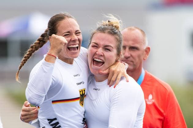 Bilder des Jahres 2024, Sport 08 August Sport Themen der Woche KW32 Sport Bilder des Tages PASZEK Paulina, HAKE Jule Marie (Deutschland) jubeln im Ziel ueber Platz 3 und die Bronze Medaille nach Auswertung des Fotofinish, Kajak Doppel Damen, 500 Meter, FRA, Olympische Spiele Paris 2024, Kanu Sprint, 09.08.2024 FRA, Olympische Spiele Paris 2024, Kanu Sprint, 09.08.2024 Vaires sur Marne *** PASZEK Paulina, HAKE Jule Marie Germany cheer at the finish line for 3rd place and the bronze medal after evaluation of the photo finish, Kayak double women, 500 meters, FRA, Olympic Games Paris 2024, Canoe Sprint, 09 08 2024 FRA, Olympic Games Paris 2024, Canoe Sprint, 09 08 2024 Vaires sur Marne Copyright: xEibner-Pressefoto Memmlerx EP_MMR