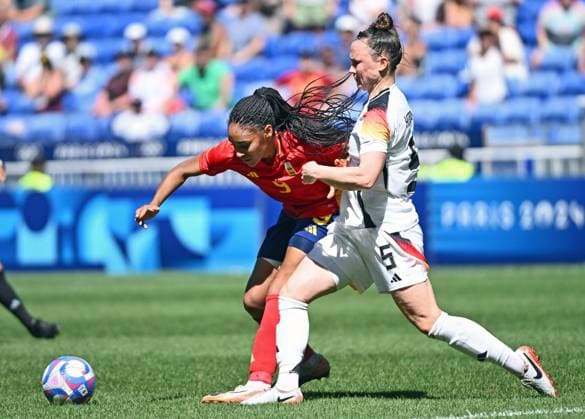 Match foot Jeux Olympique Paris 2024 ESPAGNE-ALLEMAGNE Féminin JEUX OLYMPIQUES PARIS 2024 PHOTOPQR LE PROGRES Stéphane GUIOCHON - Décines-Charpieu 09 08 2024 - Match foot Jeux Olympique Paris 2024 ESPAGNE-ALLEMAGNE Féminin -A Décines au Groupama Stadium pour les Jeux Olympique Paris 2024 match pour la 3eme place Espagne - Allemagne féminin ici Salma Paralluelo et Marina Hegering - The Paris 2024 Summer Olympic Games, Olympische Spiele, Olympia, OS (Jul 26-Aug 11, 2024). Women s football SPAIN - GERMANY