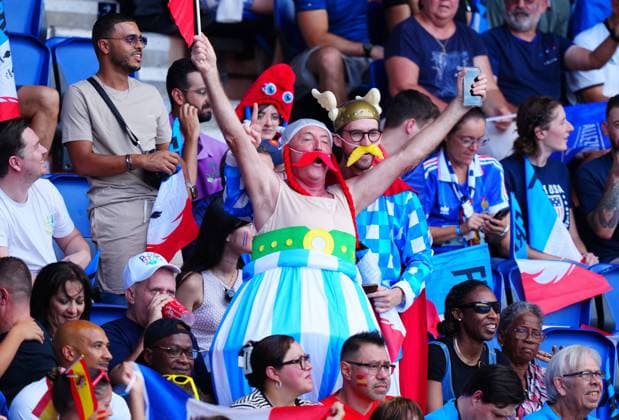 French fans ahead of the Olympic Men s Football Final, France v Spain Paris 2024 Olympic Games, Olympische Spiele, Olympia, OS Day Fourteen, Paris, France - 09 Aug 2024 EDITORIAL USE ONLY No use with unauthorised audio, video, data, fixture lists (outside the EU), club league logos or live services. Online in-match use limited to 45 images (+15 in extra time). No use to emulate moving images. No use in betting, games or Copyright: xJavierxGarcia Shutterstockx 14622991m