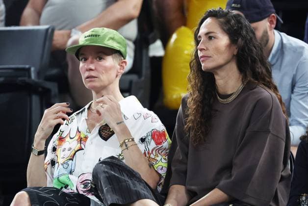 Sport Bilder des Tages Megan Rapinoe and Sue Bird attend a basketball game between the United States and Australia, a semifinals game of the women s tournament at the Paris 2024 Olympic Games, Olympische Spiele, Olympia, OS on Friday 09 August 2024 in Paris, France. The Games of the XXXIII Olympiad are taking place in Paris from 26 July to 11 August. The Belgian delegation counts 165 athletes competing in 21 sports. VIRGINIExLEFOUR  x98157222x