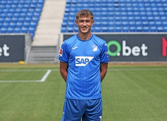 Tom Bischof , TSG 1899 Hoffenheim . Porträttermin TSG 1899 Hoffenheim 2024-2025 . Sinsheim, GER, 07.08.2024 ,Fussball 1. Bundesliga 2024 2025 . Editorial use only !