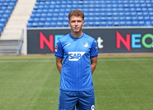 Dennis Geiger , TSG 1899 Hoffenheim . Porträttermin TSG 1899 Hoffenheim 2024-2025 . Sinsheim, GER, 07.08.2024 ,Fussball 1. Bundesliga 2024 2025 . Editorial use only !