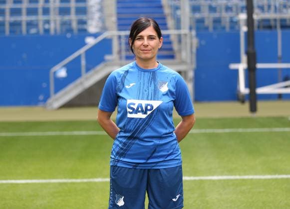 Physiotherapeutin Mandana Scharei , TSG 1899 Hoffenheim . Porträttermin TSG 1899 Hoffenheim 2024-2025 . Sinsheim, GER, 07.08.2024 ,Fussball 1. Bundesliga 2024 2025 . Editorial use only !