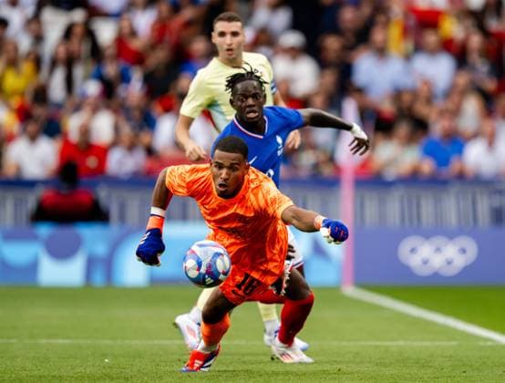 240809 Fermin Lopez of Spain, not pictured, scores the 12- goal behind goalkeeper Guillaume Restes of France in the men™s football final between France and Spain during day 14 of the Paris 2024 Olympic Games, Olympische Spiele, Olympia, OS on August 9, 2024 in Paris. Photo: Johanna Säll BILDBYRAN kod JL JL0429 fotboll football soccer fotball olympic games olympics os ol olympiska spel olympiske leker paris 2024 paris-os paris-ol 14 bbeng spanien frankrike Copyright: JOHANNAxSÄLL BB240809ZF148