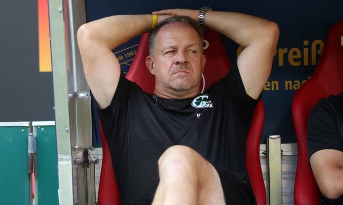 Alexander Zorniger (Trainer Greuther Fürth) 09.08.2024, Fußball, 2. Bundesliga, FC Kaiserslautern - SpVgg Greuther Fürth, 2. Spieltag, Saison 2024 25, Fritz Walter Stadion, Kaiserslautern, Deutschland, zmdz, ** DFB & DFL regulations prohibit any use of photographs as image sequences and or quasi-video. ** FC Kaiserslautern - SpVgg Greuther Fürth