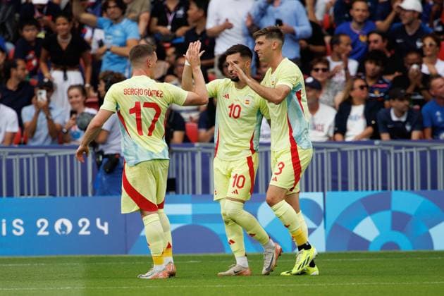 August 9, 2024, Paris, France: ALEX BAENA (10) of Spain celebrates his goal during the menÃ¢â‚¬â ¢s final match of the 2024 Olympic Games, Olympische Spiele, Olympia, OS Football Tournament between France and Spain at the Parc des Princes stadium in Paris, France. Paris France - ZUMAl303 20240809_oly_l303_001 Copyright: xSydneyxLowx