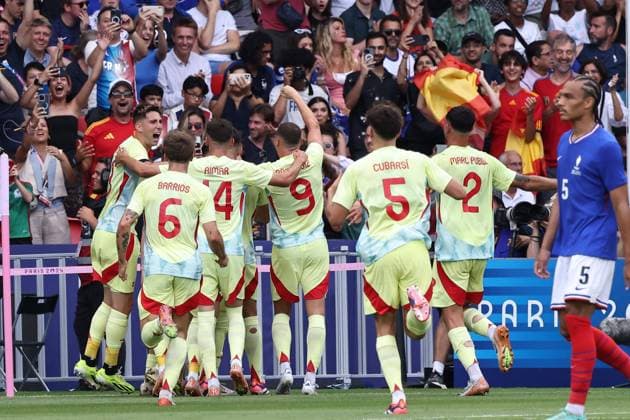 LP Fred Dugit - FRANCE - SPAIN PHOTOPQR LE PARISIEN LP Fred Dugit ; Paris ; 09 08 2024 ; JO Paris 2024 Paris (XVIe), le 09 08 2024 Parc des Princes Finale de football hommes France - Espagne Joie des espagnols apès le but d Alex Baena LP Fred Dugit Men s football final France - Spain