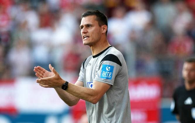 Thomas Wörle Ulm Trainer . 2. Bundesliga - Spieltag 2 , SSV Jahn Regensburg - SSV Ulm 1846 . Fußball , in JahnStadion , Regensburg , Bayern , Deutschland . August 09, 2024 - Photo: Ipa Photo Copyright: xx