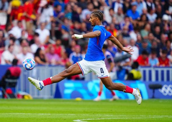 Loic Bade of France controls the ball during the Olympic Men s Football Final, France v Spain Paris 2024 Olympic Games, Olympische Spiele, Olympia, OS Day Fourteen, Paris, France - 09 Aug 2024 EDITORIAL USE ONLY No use with unauthorised audio, video, data, fixture lists (outside the EU), club league logos or live services. Online in-match use limited to 45 images (+15 in extra time). No use to emulate moving images. No use in betting, games or Copyright: xJavierxGarcia Shutterstockx 14622991bo