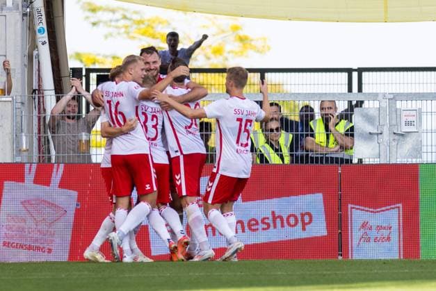 09.08.2024, Fussball, GER, Saison, 2.Liga, Saision 2024 2025, SSV Jahn Regensburg - SSV Ulm 1846 Fußball Jubel nach dem 1:0 durch Dominik Kother (SSV Jahn Regensburg) DFL REGULATIONS PROHIBIT ANY USE OF PHOTOGRAPHS AS IMAGE SEQUENCES AND OR QUASI-VIDEO. Regensburg Bayern Deutschland Jahnstadion Regensburg