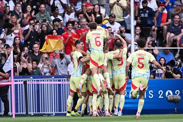 Paris 2024 - Men s Final Football - France v Spain Spanish team during the Men s Gold Medal match between France and Spain during the Olympic Games, Olympische Spiele, Olympia, OS Paris 2024 at Parc des Princes on August 9, 2024 in Paris, France. Photo by David Niviere ABACAPRESS.COM Paris France  Copyright: xDavidxNiviere ABACAx