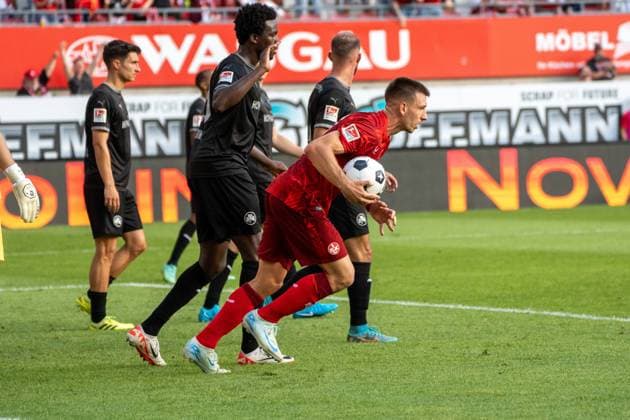 09.08.2024, xhfmx, Fussball 2.Bundesliga, 1.FC Kaiserslautern - SpVgg Greuther Fürth emspor, Daniel Hanslik (1.FC Kaiserslautern) erzielt das 1:2. (DFL DFB REGULATIONS PROHIBIT ANY USE OF PHOTOGRAPHS as IMAGE SEQUENCES and or QUASI-VIDEO) Kaiserslautern