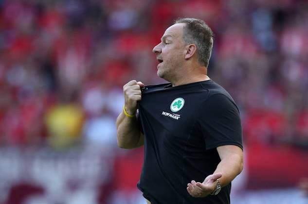 Alexander Zorniger (Trainer Greuther Fürth) 09.08.2024, Fußball, 2. Bundesliga, FC Kaiserslautern - SpVgg Greuther Fürth, 2. Spieltag, Saison 2024 25, Fritz Walter Stadion, Kaiserslautern, Deutschland, zmdz, ** DFB & DFL regulations prohibit any use of photographs as image sequences and or quasi-video. ** FC Kaiserslautern - SpVgg Greuther Fürth