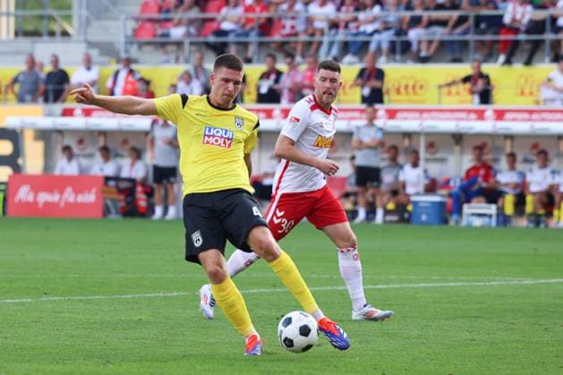 4 Tom Gaal (SSV Ulm 1846, 4), 30 Christian Kühlwetter (SSV Jahn Regensburg, 30),, GER, SSV Jahn Regensburg vs. SSV Ulm 1846, Fussball, 2. Bundesliga, 2. Spieltag, Spielzeit 2024, 09.08.2024 (DFB DFL regulations prohibit any use of photographs as image sequences and or quasi-video) GER, SSV Jahn Regensburg vs. SSV Ulm 1846, Fussball, 2. Bundesliga, 2. Spieltag, Spielzeit 2024, 09.08.2024 Regensburg