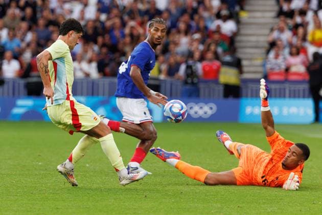 August 9, 2024, Paris, France: Sergio CAMELLO (21) of Spain scores a goal in extra time during the menÃ¢â‚¬â ¢s final match of the 2024 Olympic Games, Olympische Spiele, Olympia, OS Football Tournament between France and Spain at the Parc des Princes stadium in Paris, France. Paris France - ZUMAl303 20240809_oly_l303_032 Copyright: xSydneyxLowx