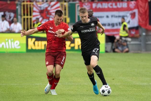 09.08.2024, xhfmx, Fussball 2.Bundesliga, 1.FC Kaiserslautern - SpVgg Greuther Fürth emspor, v.l. Daniel Hanslik (1.FC Kaiserslautern), Luca Itter (SpVgg Greuther Fürth) (DFL DFB REGULATIONS PROHIBIT ANY USE OF PHOTOGRAPHS as IMAGE SEQUENCES and or QUASI-VIDEO) Kaiserslautern