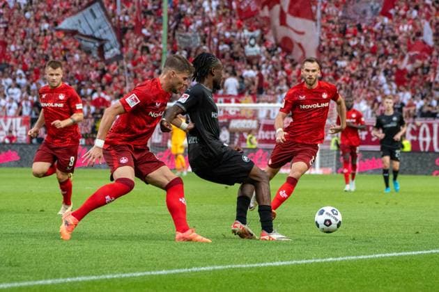 09.08.2024, xhfmx, Fussball 2.Bundesliga, 1.FC Kaiserslautern - SpVgg Greuther Fürth emspor, Noel Futkeu (SpVgg Greuther Fürth), Boris Tomiak (1.FC Kaiserslautern) (DFL DFB REGULATIONS PROHIBIT ANY USE OF PHOTOGRAPHS as IMAGE SEQUENCES and or QUASI-VIDEO) Kaiserslautern
