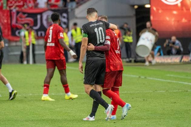 09.08.2024, xhfmx, Fussball 2.Bundesliga, 1.FC Kaiserslautern - SpVgg Greuther Fürth emspor, v.l. Branimir Hrgota (SpVgg Greuther Fürth), Marlon Ritter (1.FC Kaiserslautern) (DFL DFB REGULATIONS PROHIBIT ANY USE OF PHOTOGRAPHS as IMAGE SEQUENCES and or QUASI-VIDEO) Kaiserslautern