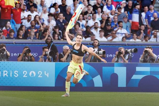 Sport Bilder des Tages August 9, 2024, Paris, France: FERMIN LOPEZ (11) of Spain celebrates his goal in extra time during the menÃ¢â‚¬â ¢s final match of the 2024 Olympic Games, Olympische Spiele, Olympia, OS Football Tournament between France and Spain at the Parc des Princes stadium in Paris, France. Paris France - ZUMAl303 20240809_oly_l303_035 Copyright: xSydneyxLowx