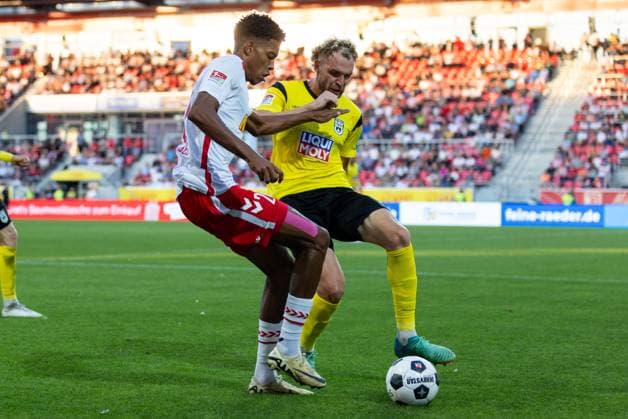 09.08.2024, Fussball, GER, Saison, 2.Liga, Saision 2024 2025, SSV Jahn Regensburg - SSV Ulm 1846 Fußball Noah Ganaus (SSV Jahn) gegen Phlipp Strompf DFL REGULATIONS PROHIBIT ANY USE OF PHOTOGRAPHS AS IMAGE SEQUENCES AND OR QUASI-VIDEO. Regensburg Bayern Deutschland Jahnstadion Regensburg