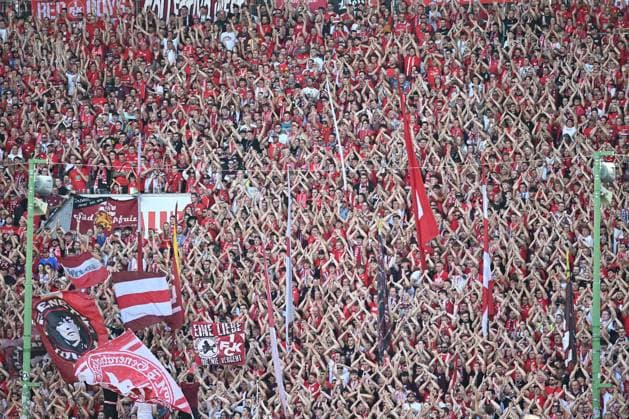 Fussball - 2. Bundesliga - Saison 2024 25 1. FC Kaiserslautern 09.08..2024 Fritz-Walter-Stadion 1. FC Kaiserslautern (fck) - SpVgg Greuther Fürth (fue) 2:2 Fast 42.000 Zuschauer auf dem Betzenberg 1. FC Kaiserslautern
