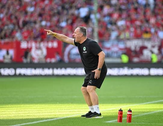 Fussball - 2. Bundesliga - Saison 2024 25 1. FC Kaiserslautern 09.08..2024 Fritz-Walter-Stadion 1. FC Kaiserslautern (fck) - SpVgg Greuther Fürth (fue) 2:2 Trainer Alexander ZORNIGER (SpVgg Fürth) 1. FC Kaiserslautern