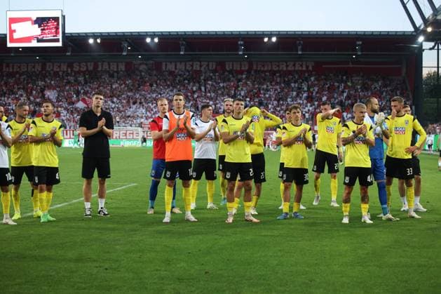 10 Andreas Ludwig (SSV Ulm 1846, 10), 11 Dennis Chessa (SSV Ulm 1846, 11), 44 Niklas Castelle (SSV Ulm 1846, 44), 4 Florian Ballas (SSV Jahn Regensburg, 4), 23 Max Brandt (SSV Ulm 1846, 23), 16 Aaron Keller (SSV Ulm 1846, 16), 30 Maurice Krattenmacher (SSV Ulm 1846, 30), 27 Niklas Kolbe (SSV Ulm 1846, 27), 33 Felix Higl (SSV Ulm 1846, 33), GER, SSV Jahn Regensburg vs. SSV Ulm 1846, Fussball, 2. Bundesliga, 2. Spieltag, Spielzeit 2024, 09.08.2024 (DFB DFL regulations prohibit any use of photographs as image sequences and or quasi-video) GER, SSV Jahn Regensburg vs. SSV Ulm 1846, Fussball, 2. Bundesliga, 2. Spieltag, Spielzeit 2024, 09.08.2024 Regensburg