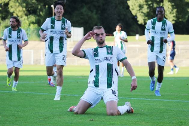 Mönchengladbach, Deutschland 09. August 2024: Regionalliga West - 2024 2025 - Bor. Mönchengladbach U23 vs. SC Paderborn U23 Im Bild: Torschuetze, Torschütze, Kushtrim Asallari (Borussia Mönchengladbach U23) jubelt nach seinem Tor zum 2:1 Grenzlandstadion Nordrhein Westfalen Copyright: xFotostandx xVanxderxVeldenx