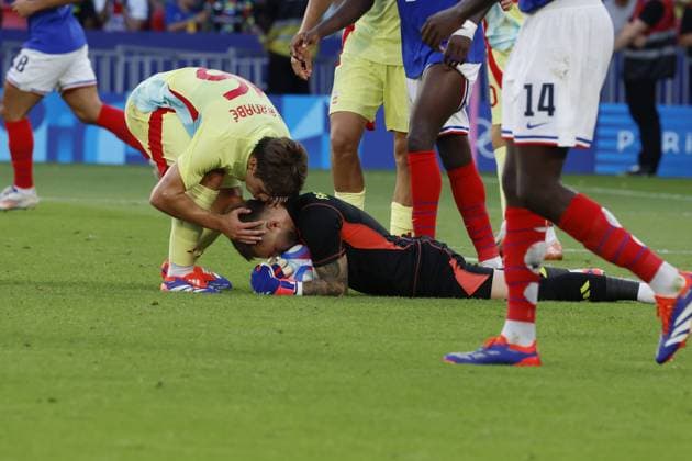 Arnau Tenas and Adrián Bernabé of Spain, Football, Men s Gold Medal Match between France and Spain during the Olympic Games, Olympische Spiele, Olympia, OS Paris 2024 on 9 August 2024 at Parc des Princes in Paris, France - Photo Gregory Lenormand DPPI Media Panoramic OLYMPIC GAMES PARIS 2024 - 09 08 DPPI Panoramic  21024017_GRL_66222