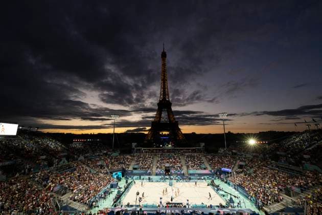 Sport Themen der Woche KW32 OLY24 Beach volleyball, Beachvolleyball The Eiffel Tower can be seen during the Women s Bronze Medal 53 beach volleyball match between Australia and Switzerland at Eiffel Tower Stadium in Paris, as part of the 2024 Paris Olympic Games, Olympische Spiele, Olympia, OS France, Friday, August 9, 2024. ( NO ARCHIVING, EDITORIAL USE ONLY, NO USE IN BOOKS WITHOUT CONSENT PARIS FRANCE  Copyright: xDAVExHUNTx 20240810188071408796