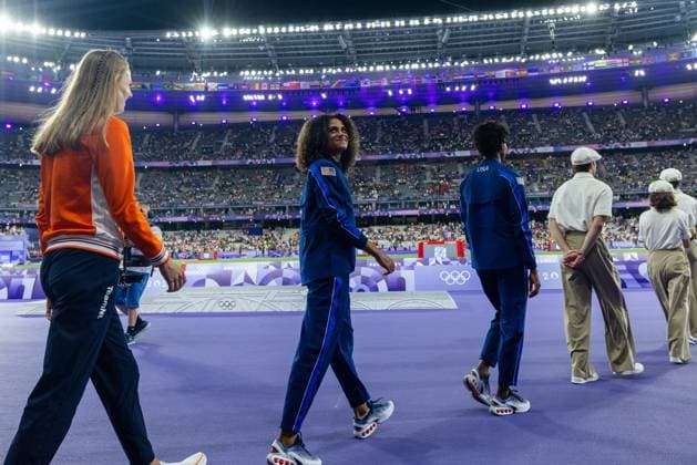 Athletics - Olympics Games Paris 2024: Day 14 Gold medalist Sydney McLaughlin-Levrone of Team United States walks on the podium during the Women s 400m Hurdles medal ceremony on day fourteen of the Olympic Games, Olympische Spiele, Olympia, OS Paris 2024 at Stade de France on August 09, 2024 in Paris, France. Paris France  Copyright: xAndrzejxIwanczukx originalFilename:iwanczuk-athletic240809_npyjR.jpg
