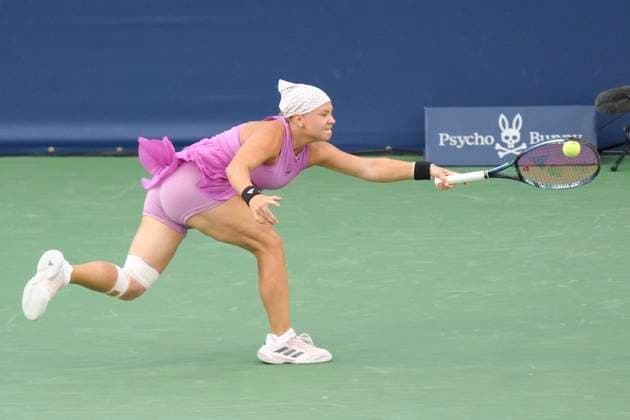 August 9, 2024, Toronto, On, CAN: Diana Shnaider of Russia hits a return to Coco Gauff of the United States at the National Bank Open in Toronto on Friday, August 9, 2024. Canada News - August 9, 2024  - ZUMAc35_ 20240809_zaf_c35_209 Copyright: xChrisxYoungx
