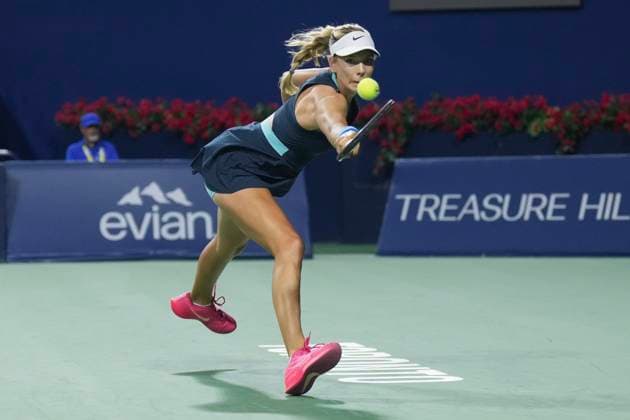 August 9, 2024, Toronto, On, CAN: Katie Boulter of Great Britain hits a return to Aryna Sabalenka of Belarus at the National Bank Open in Toronto on Friday, August 9, 2024. Katie Boulter  - ZUMAc35_ 20240809_zaf_c35_214 Copyright: xChrisxYoungx