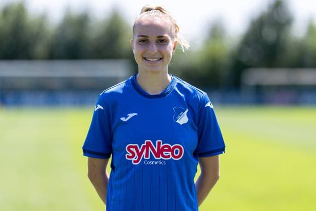 Vanessa Diehm (TSG, 32), Einzelbild, Einzelfoto, Aktion, Action, Porträt, Portrait, 29.07.2024, St.Leon-Rot (Deutschland), Fussball, Frauen, TSG 1899 Hoffenheim Porträttermin 2024 25