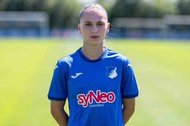 Jill Janssens (TSG, 9), Einzelbild, Einzelfoto, Aktion, Action, Porträt, Portrait, 29.07.2024, St.Leon-Rot (Deutschland), Fussball, Frauen, TSG 1899 Hoffenheim Porträttermin 2024 25