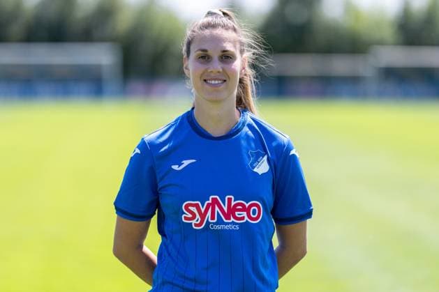 Isabella Hartig (TSG, 13), Einzelbild, Einzelfoto, Aktion, Action, Porträt, Portrait, 29.07.2024, St.Leon-Rot (Deutschland), Fussball, Frauen, TSG 1899 Hoffenheim Porträttermin 2024 25