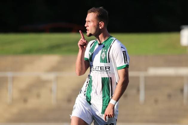 Mönchengladbach, Deutschland 09. August 2024: Regionalliga West - 2024 2025 - Bor. Mönchengladbach U23 vs. SC Paderborn U23 Im Bild: Kushtrim Asallari (Borussia Mönchengladbach U23) jubelt nach seinem Tor zum 2:1 Grenzlandstadion Nordrhein Westfalen Copyright: xFotostandx xVanxderxVeldenx