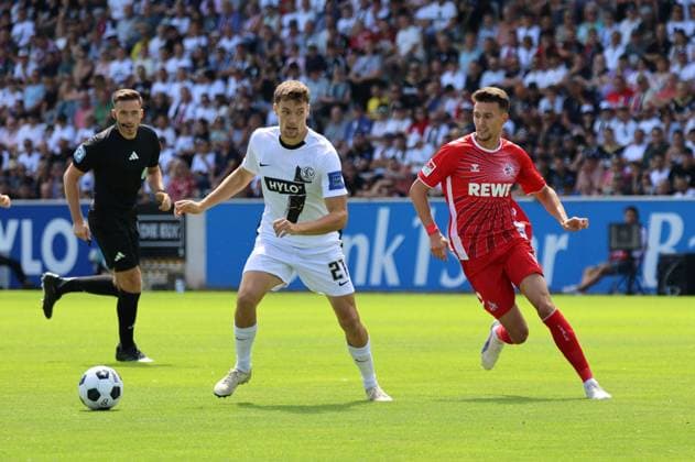 10.08.2024, Fussball, Herren, 2. Bundesliga, Saison 2024 2025, SV 07 Elversberg - 1. FC Köln, Paul Stock (SV 07 Elversberg), Dejan Ljubicic (1. FC Koeln) Elversberg Ursapharm-Arena an der Kaiserlinde Saarland Deutschland (DE)