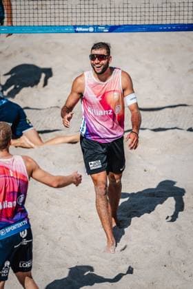 Beachvolleyball Männer Allianz German Beach Tour 2024 Tourstop Kühlungsborn 10.08.2024 Nico Wegner freut sich Kühlungsborn Strand an der Seebrücke Mecklenburg-Vorpommern Deutschland