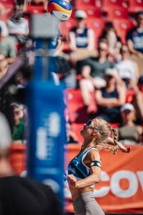 Beachvolleyball Frauen Allianz German Beach Tour 2024 Tourstop Kühlungsborn 10.08.2024 Paula Schürholz beim Angriff Kühlungsborn Strand an der Seebrücke Mecklenburg-Vorpommern Deutschland