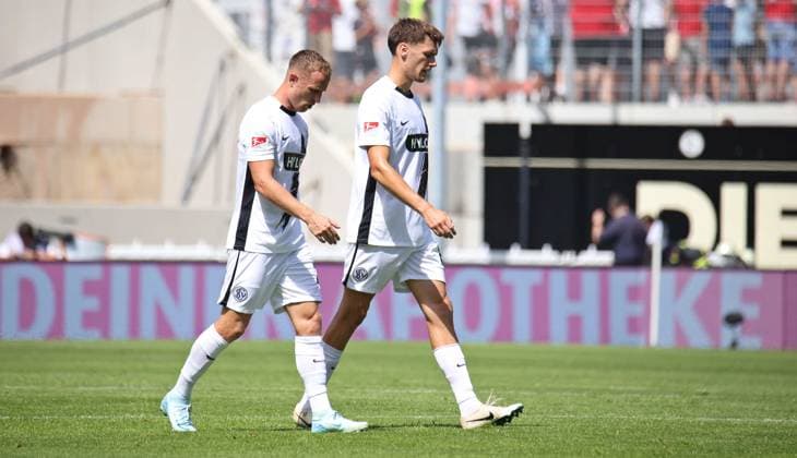 10.08.2024, Fussball, Herren, 2. Bundesliga, Saison 2024 2025, SV 07 Elversberg - 1. FC Köln, Maurice Neubauer (SV 07 Elversberg) und Paul Stock (SV 07 Elversberg) sind enttäuscht Elversberg Ursapharm-Arena an der Kaiserlinde Saarland Deutschland (DE)