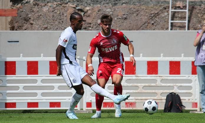 10.08.2024, xmohx, Fussball 2.Bundesliga, SV Elversberg - 1.FC Köln emspor, v.l. Filimon Gerezgiher (Elöversberg), Jan Uwe Thielmann (Köln) (DFL DFB REGULATIONS PROHIBIT ANY USE OF PHOTOGRAPHS as IMAGE SEQUENCES and or QUASI-VIDEO) Elversberg