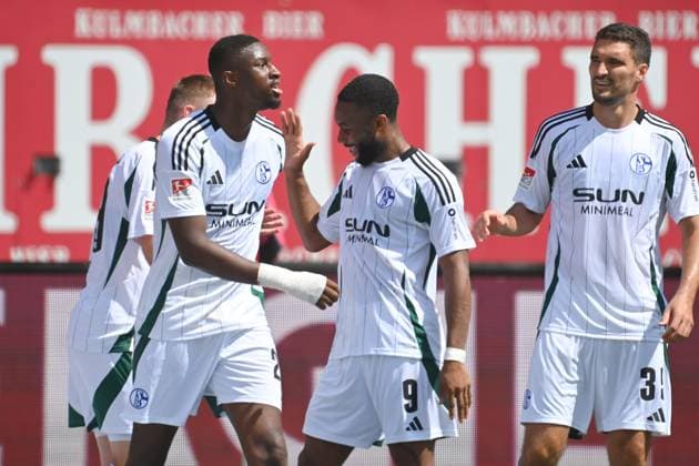 Torjubel um Ibrahima CISSE (2.v.li:FC Schalke 04) nach Tor zum 1-0 mit Moussa SYLLA (FC Schalke 04). re:Marcin KAMINSKI (FC Schalke 04). Jubel,Freude,Begeisterung,Aktion Fussball 2.Bundesliga 1.FC Nuernberg - FC Schalke 04 2.Spieltag am 10.08.2023 Max Morlock Stadion Nuernberg, Saison 2024 25.
