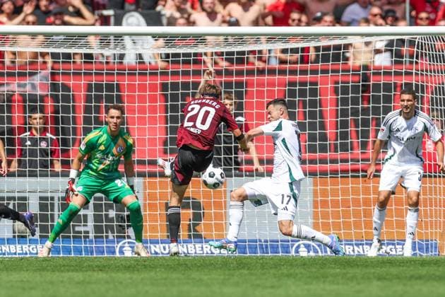 10.08.2024, Fussball, Saison 2024 2025, 2. Bundesliga, 2. Spieltag, 1. FC Nürnberg - FC Schalke 04, Casper Jander (1. FC Nürnberg) erzielt das Tor zum 2 zu 1. Nürnberg Max-Morlock-Stadion Bayern Deutschland xRHR-FOTO TRx