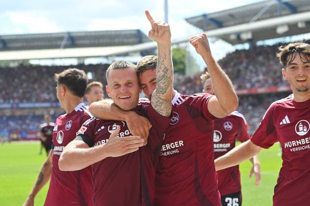 Torjubel Nuernberg nach Tor zum 1-1, ,Jubel,Freude,Begeisterung, Aktion Fussball 2.Bundesliga 1.FC Nuernberg - FC Schalke 04 2.Spieltag am 10.08.2023 Max Morlock Stadion Nuernberg, Saison 2024 25.